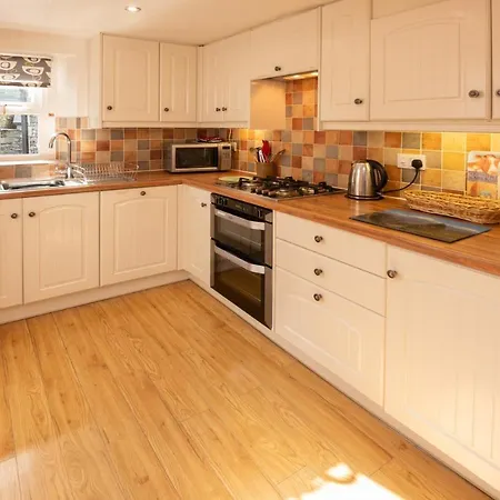 Kentdale - A Lovely Family In *